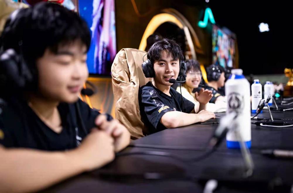 FaZe和 Fnatic 在2025年StarLadder布达佩斯Major的首场比赛中取得胜利