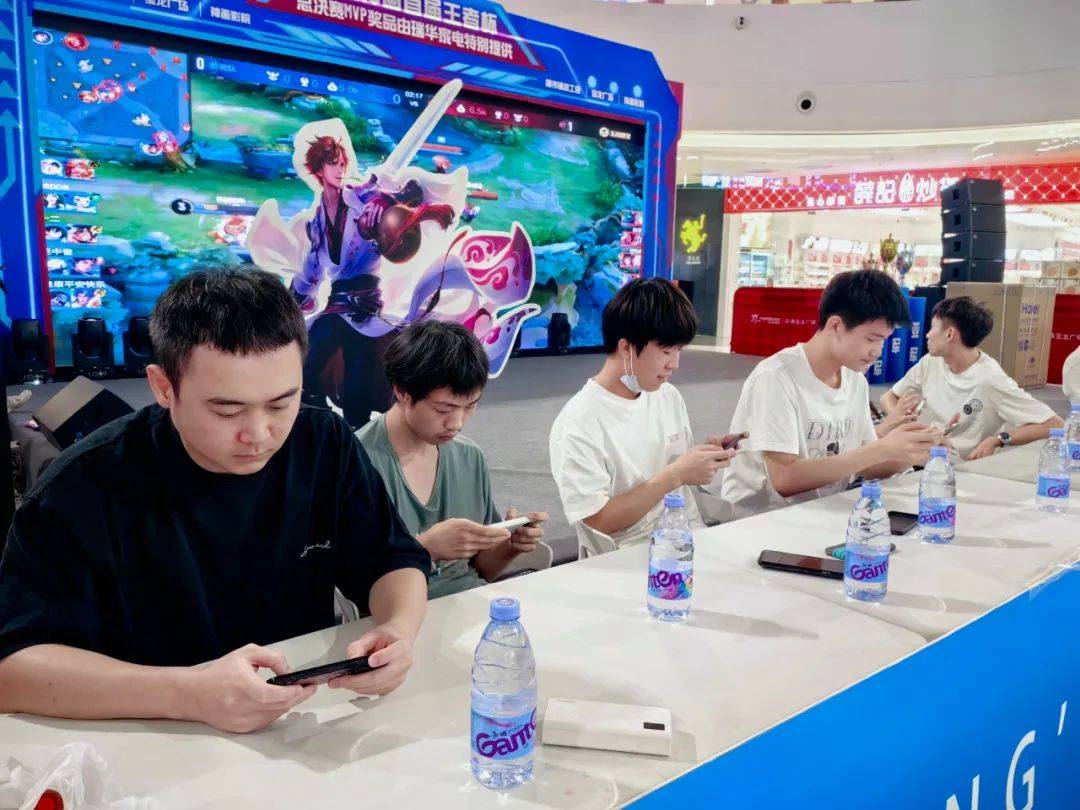 MongolZ , aurora , Vitality , 和 Heroic 晋级 BLAST Bounty Fall 2025：封闭预选赛下一轮